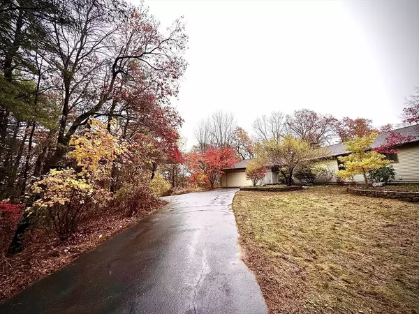 Lincoln, MA 01773,84 Davison Dr.