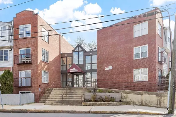 Lawrence, MA 01841,20 Knox St #43