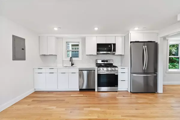 Marblehead, MA 01945,290 Washington St #2