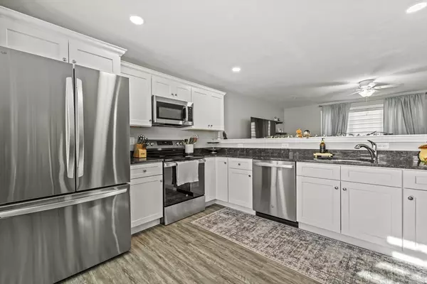 Hanson, MA 02341,1139 Main St #4