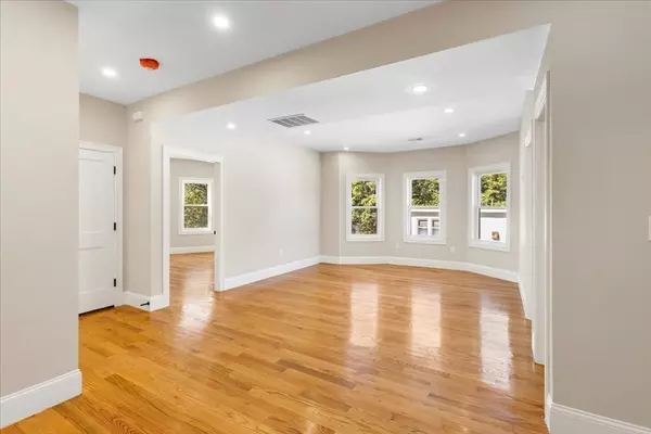 Boston, MA 02126,31 Woodale Ave #2