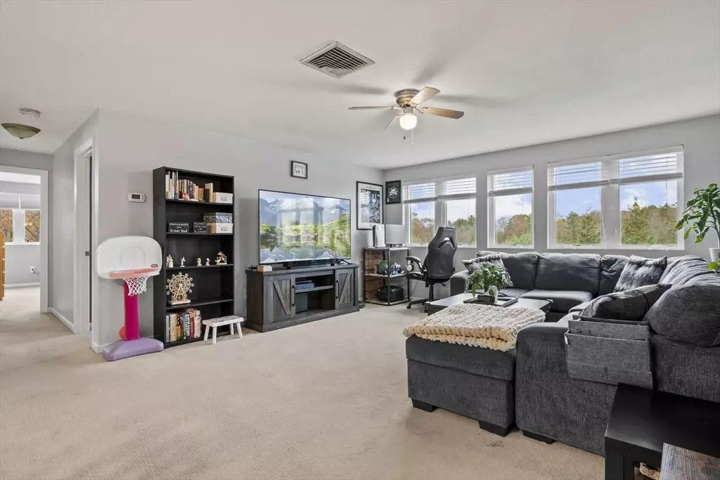 Beverly, MA 01915,38 Dunham Road #201