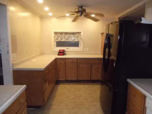 Lunenburg, MA 01462,27 Elizabeth St