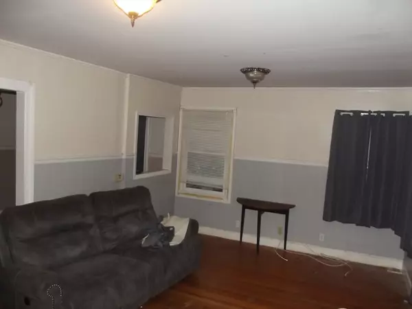 Lunenburg, MA 01462,27 Elizabeth St