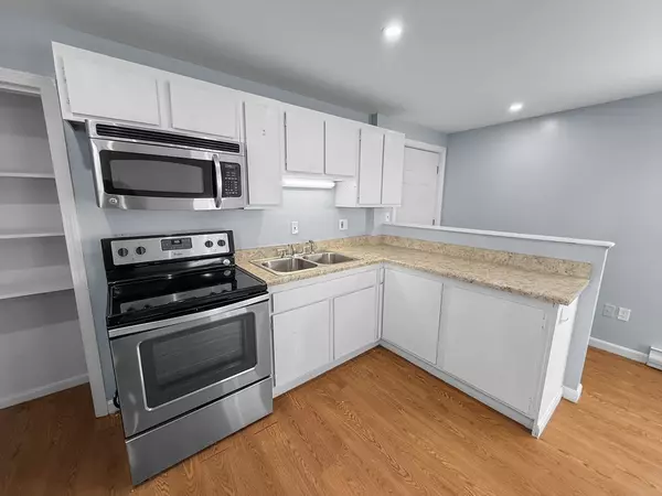 Haverhill, MA 01832,2 North St #3