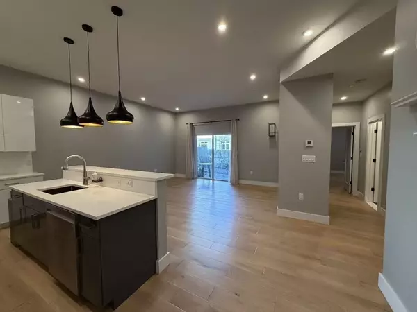 Somerville, MA 02143,60 Cross St E #222