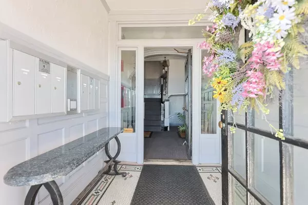 Lynn, MA 01902,281 Lynn Shore Dr #4