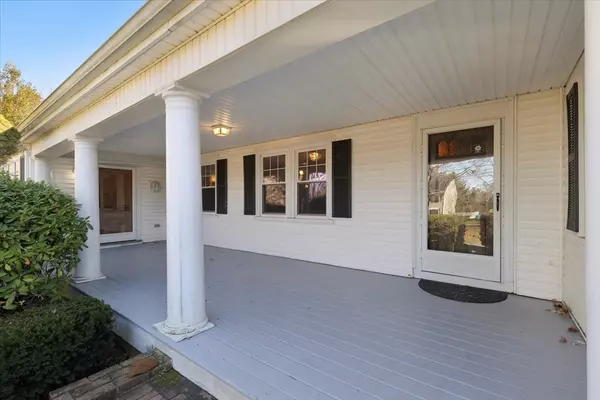 Carver, MA 02330,7 Green St