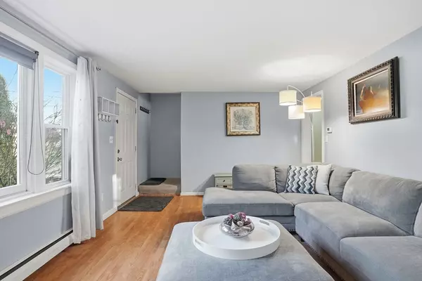 Dedham, MA 02026,14 Wiggin Ave. #14