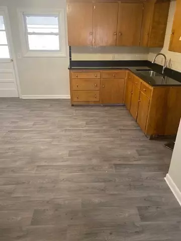 Thompson, CT 06277,3 Colonial Ave #2