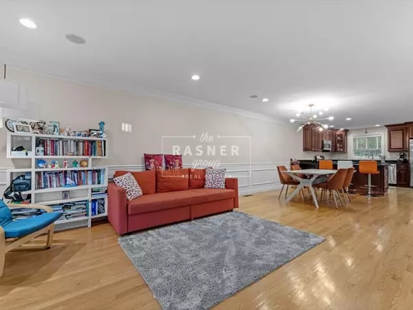 Arlington, MA 02474,17 Beacon St #17