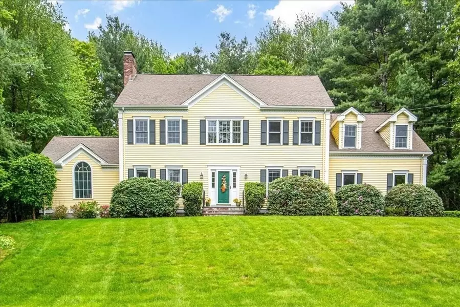 17 Bridle Path, Walpole, MA 02081