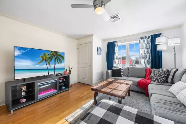 Stoughton, MA 02072,545 Page St #208