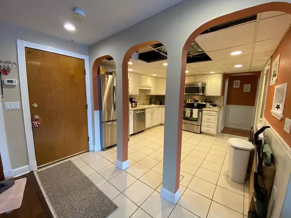 4 Shadowbrook Ln #30, Milford, MA 01757