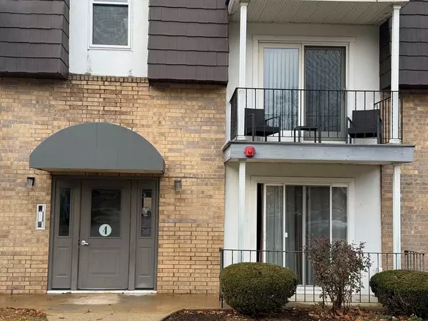 4 Shadowbrook Ln #30, Milford, MA 01757