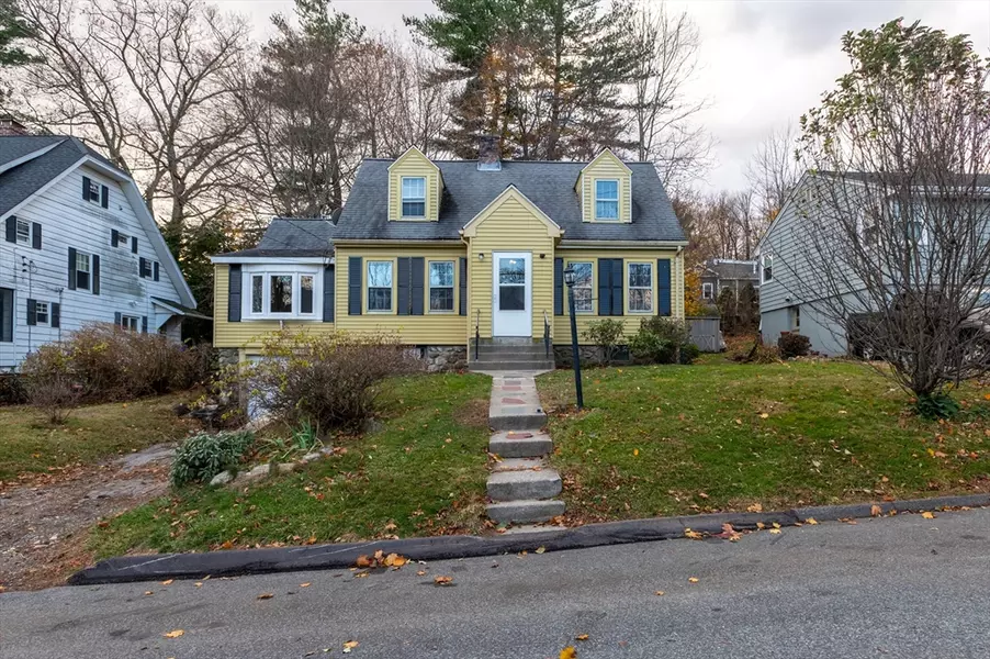 15 Wildrose Ave, Worcester, MA 01602