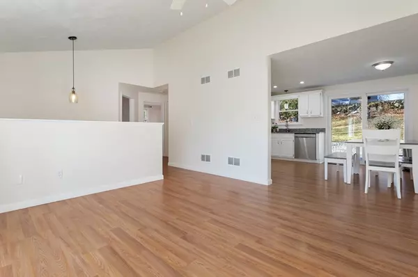 Billerica, MA 01821,8 Swan Lane