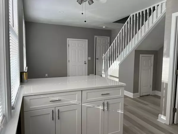 Lowell, MA 01852,238 Appleton Street #2