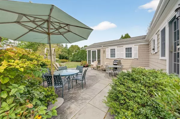 Dartmouth, MA 02748,40 School St