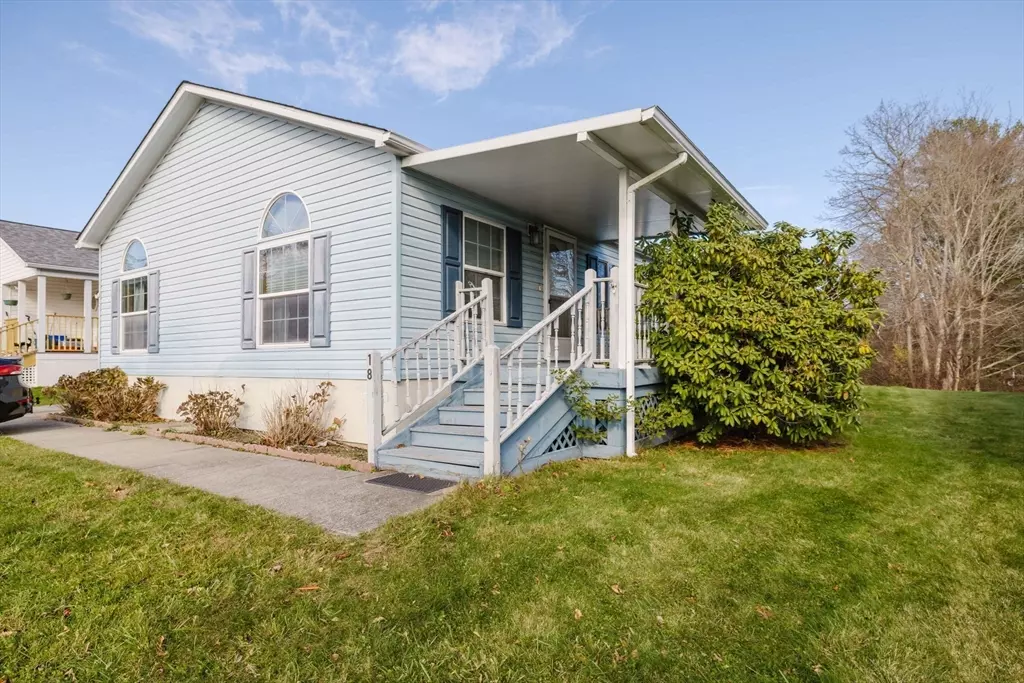 Tiverton, RI 02878,18 Mockingbird Ln