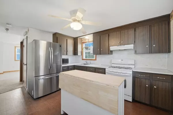 Spencer, MA 01562,16 Old Farm Rd