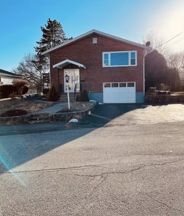 Salem, MA 01970,17 Mooney