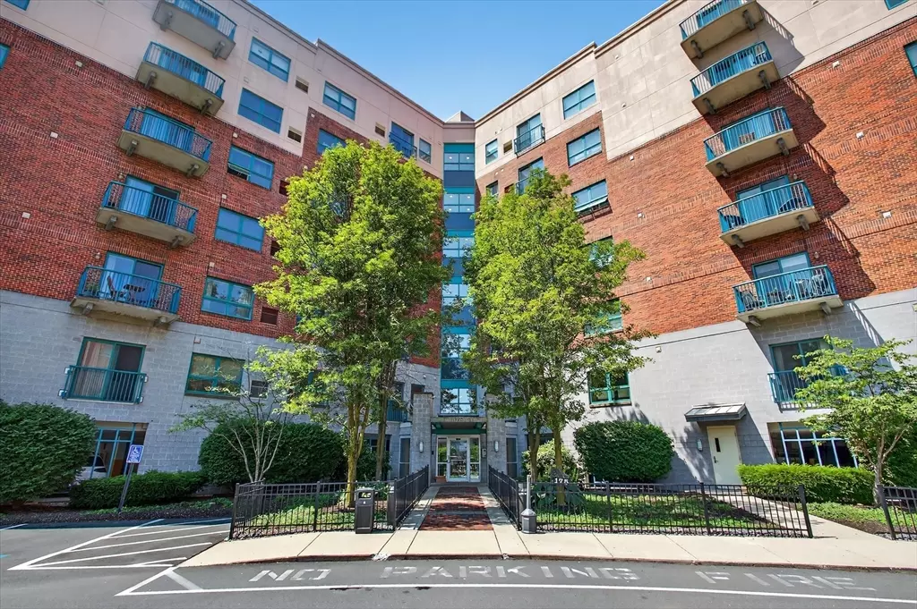 Chelsea, MA 02150,175 Cottage St #312