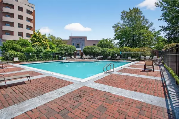 Chelsea, MA 02150,175 Cottage St #312