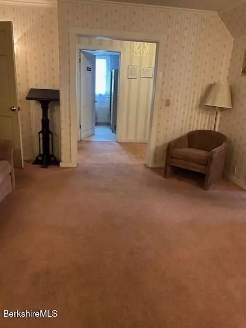 Adams, MA 01220,6 Summer Street