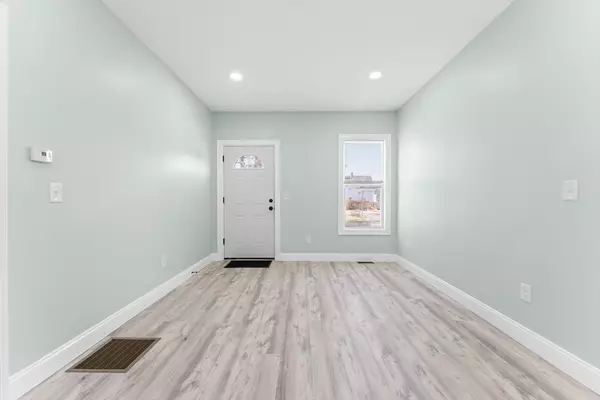 Brockton, MA 02301,977 Warren