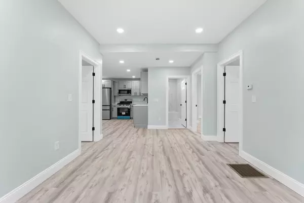 Brockton, MA 02301,977 Warren