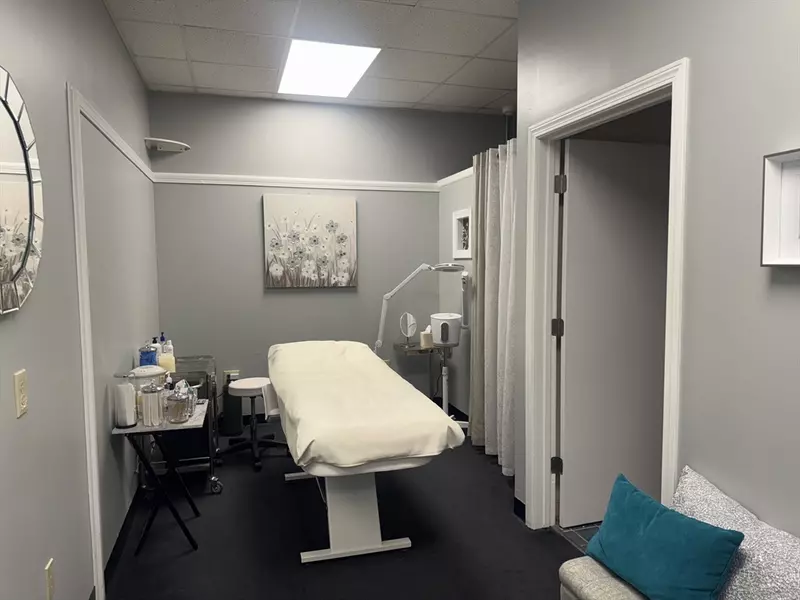 132 S Main St, Acushnet, MA 02743