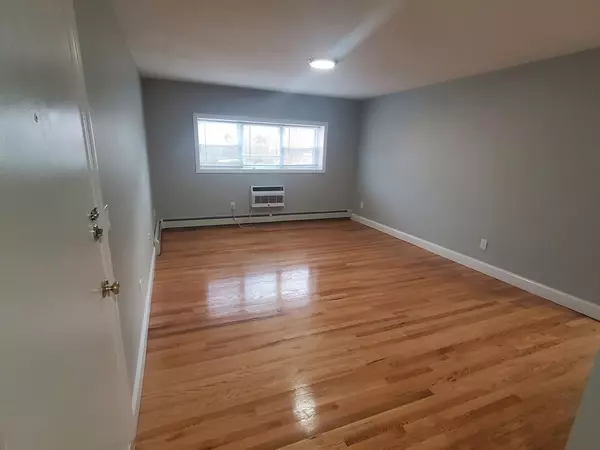 Boston, MA 02136,4 Oakcrest #31