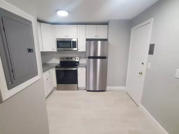 Boston, MA 02136,4 Oakcrest #31