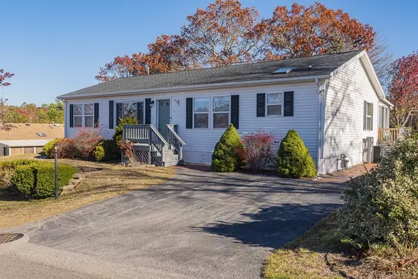 9 Headlands Dr, Plymouth, MA 02360