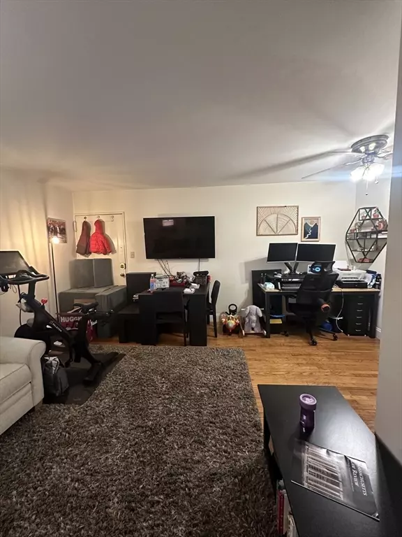 Newton, MA 02458,5 Charlesbank Rd #5