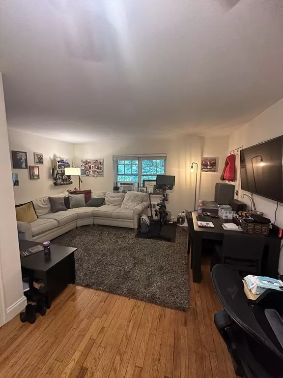 Newton, MA 02458,5 Charlesbank Rd #5