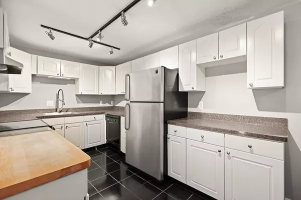 Brockton, MA 02301,685 Oak St #13-9