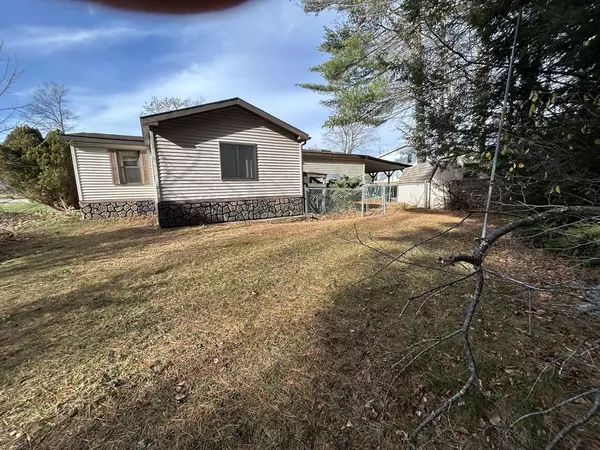 Gardner, MA 01440,51 Champagne Rd