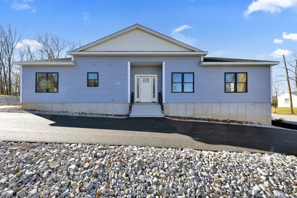 7 L Stevens Rd #A, Charlton, MA 01507