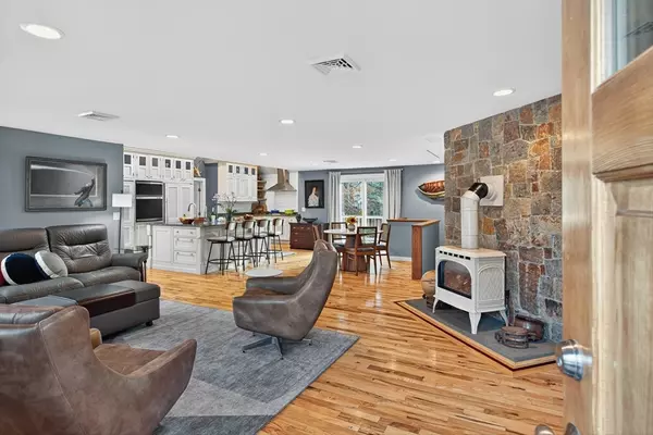 Harwich, MA 02645,33 Pine Orchard Rd