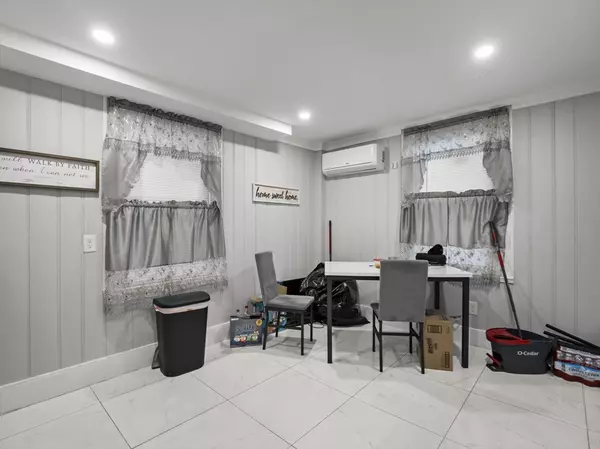 Haverhill, MA 01835,211 S Main St