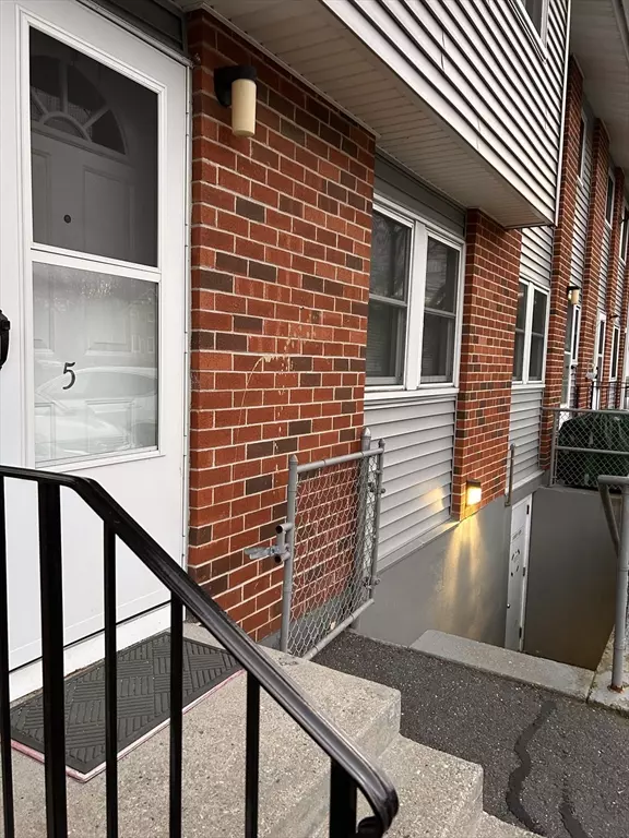 Springfield, MA 01118,5 Manor Court #5