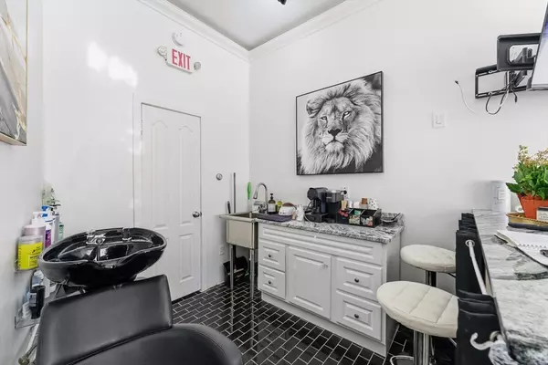 Ludlow, MA 01056,287 East Street