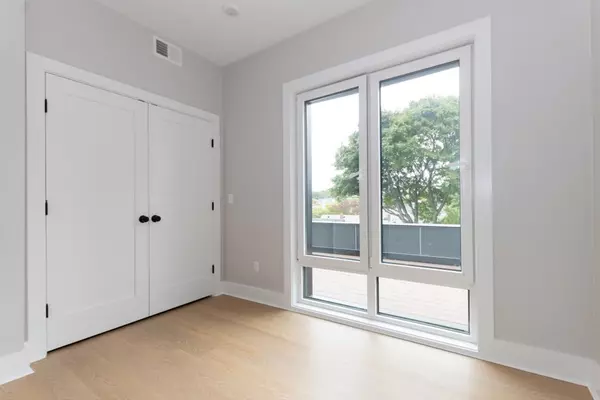 Somerville, MA 02143,379 Somerville Ave