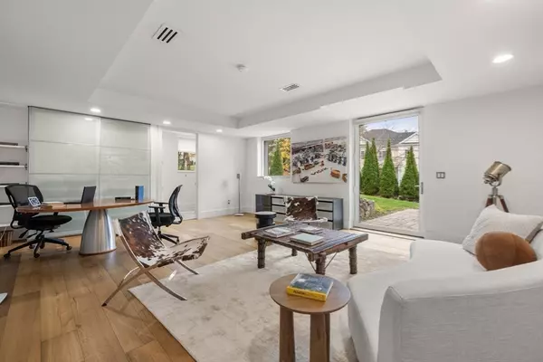 Lexington, MA 02420,30 Whipple Road