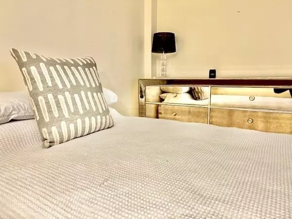 2 Earhart #121, Cambridge, MA 02141