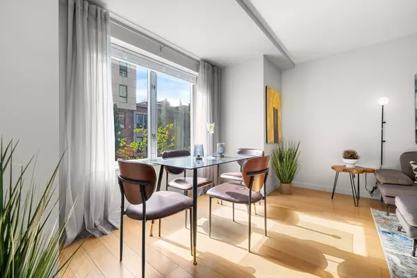 Boston, MA 02215,16 Miner St #206