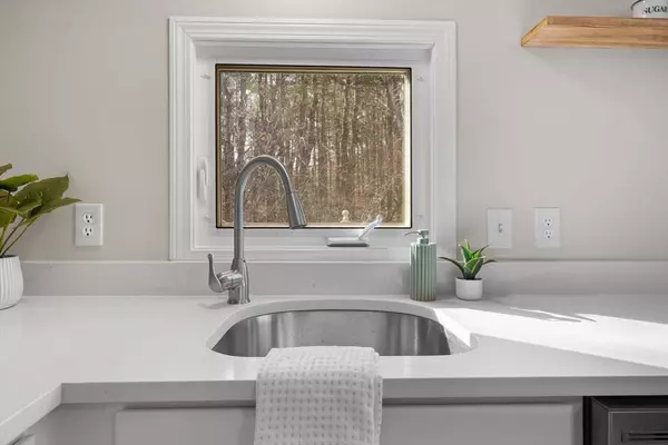 Templeton, MA 01468,54 Orchard Ln