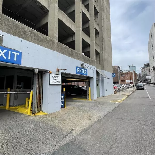 Boston, MA 02115,425 Newbury St. #218